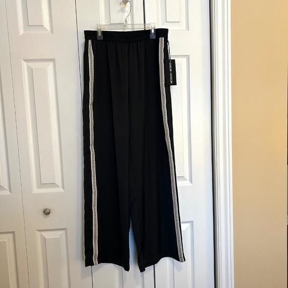 NWT Modern Works Wide Leg Pants with Chain Print Detail Size Medium - Picture 3 of 15